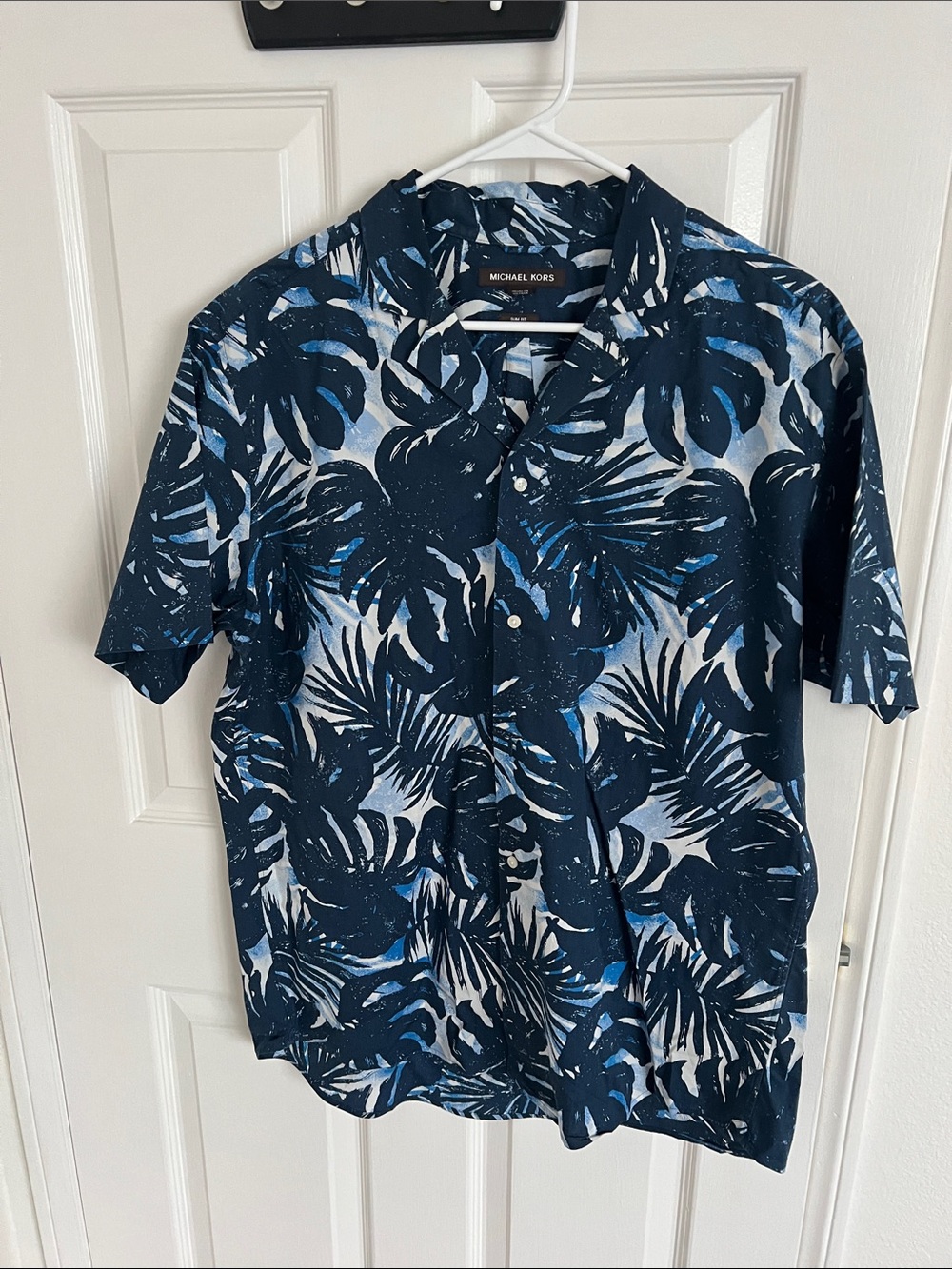 Michael Kors Men’s Dark Blue Tropical Leaf Print Button-Up Shirt slim fit